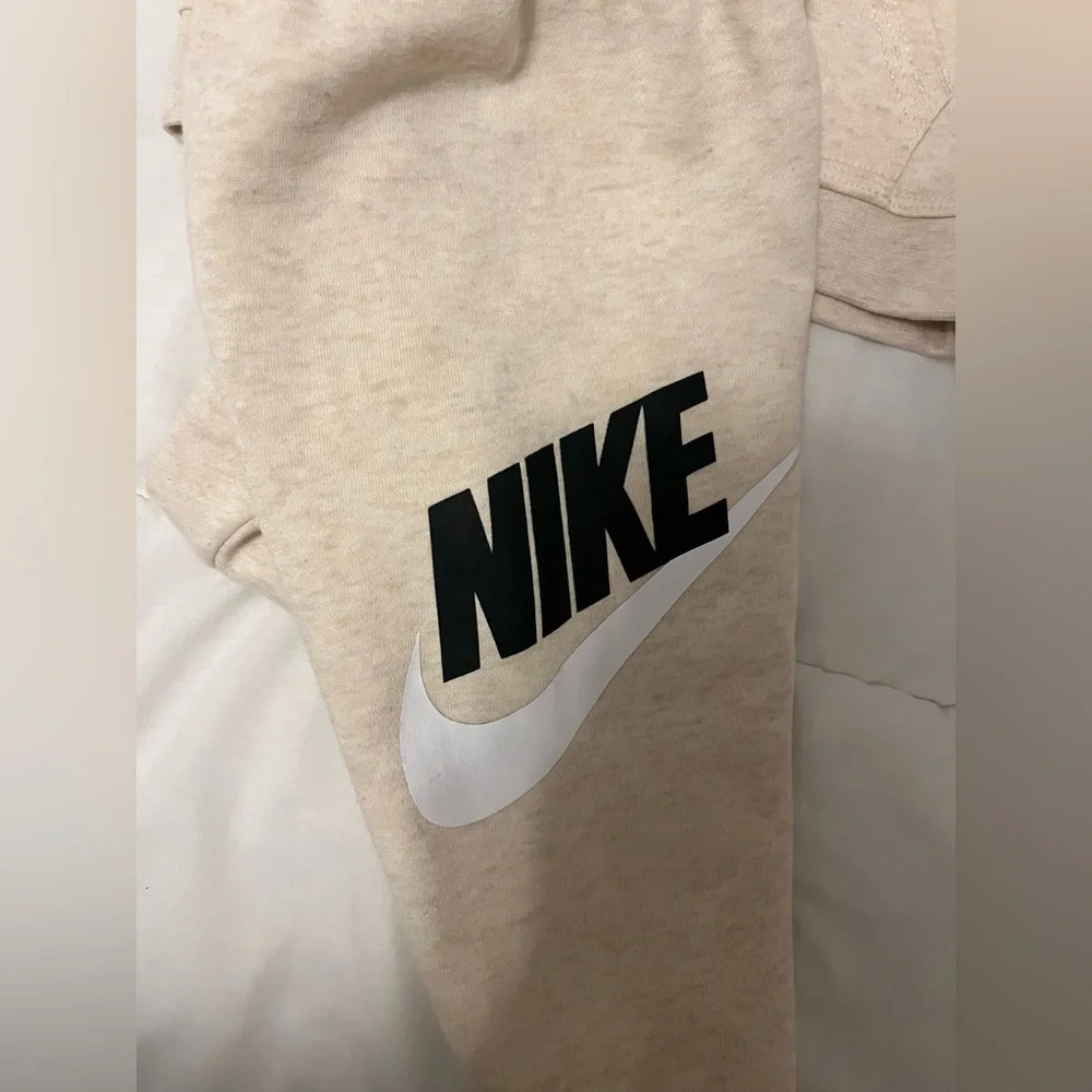 Nike Fleece Sweatshirt Hoodie Jogger Sweatpants Set Cream Oat Neutral - Picture 7 of 8